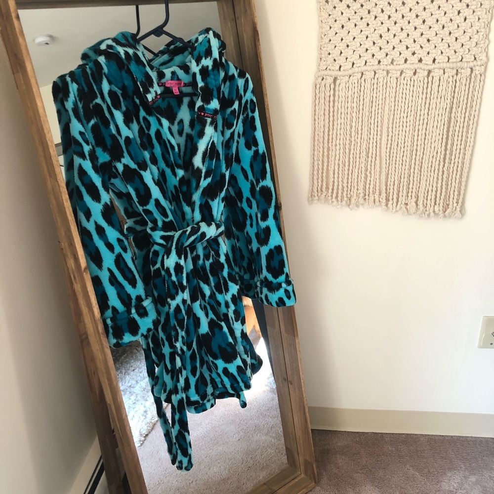 Betsey Johnson hooded cozy robe